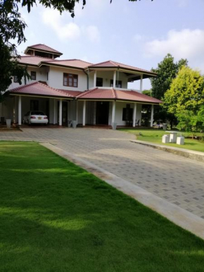 Отель Golden Residence  Anuradhapura